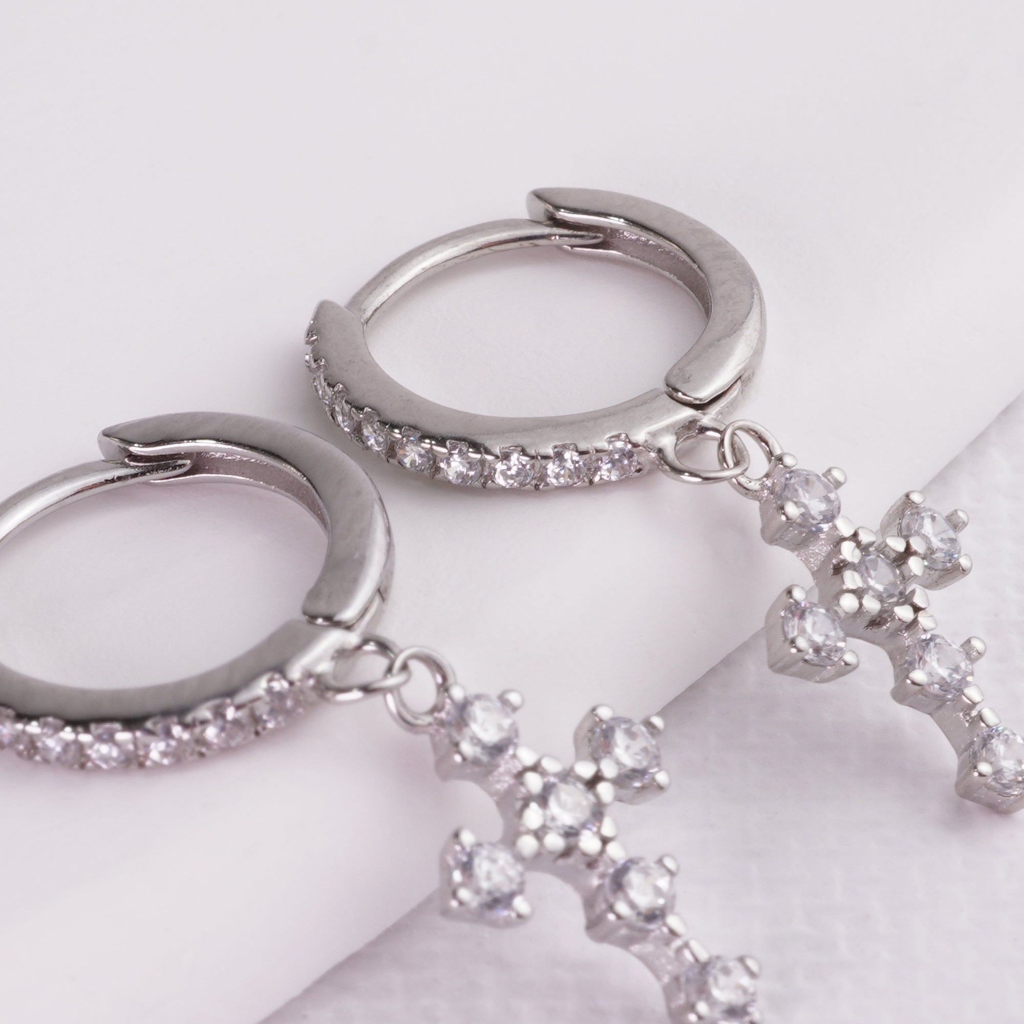 INAGIO 925 silver diamond gothic cross hoop set