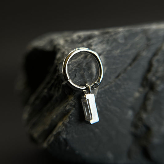 Minimalistic Stone Silver Piercing Clicker Inagio