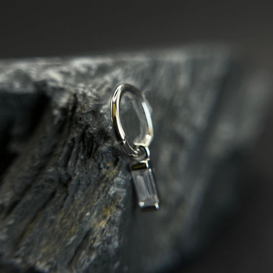 Minimalistic Stone Silver Piercing Clicker Inagio